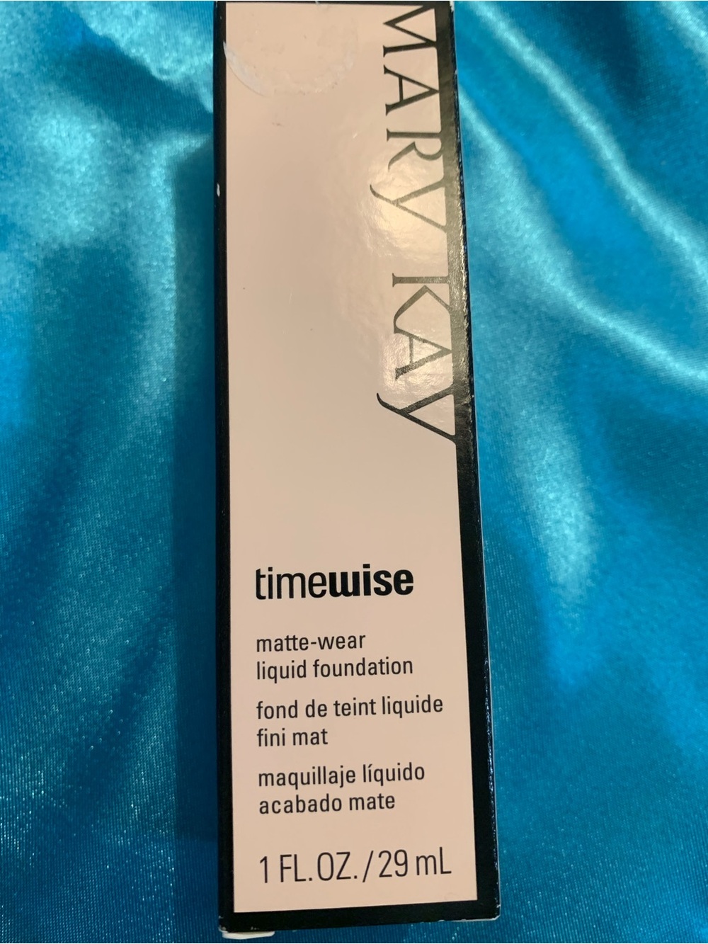 Mary Kay Matte Wear Liquid Foundation 1OZ
BEIGE 1 # 038757